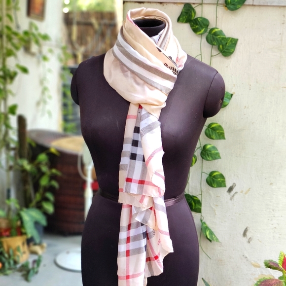 Burberry Scarf With Horse Logo- Preloved - Picture 7 of 11